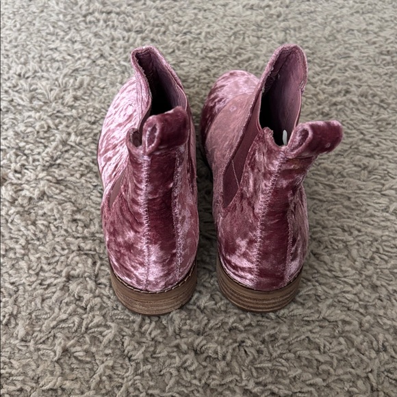 TOMS Pink Velvet Ankle Boots - Picture 4 of 6